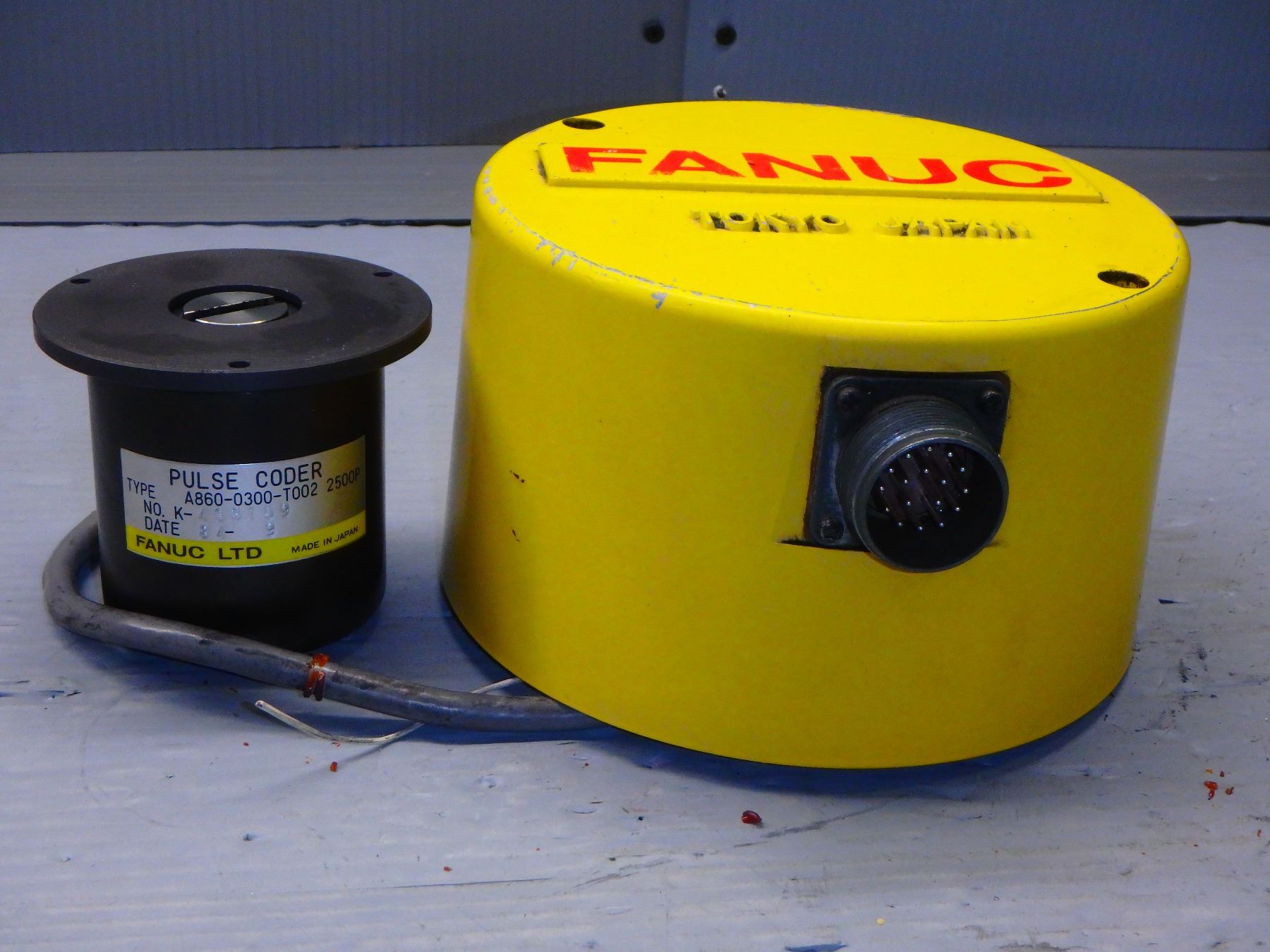 FANUC A860-0300-T002 2500P PULSE CODER WITH DC MOTOR CAP