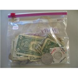 LOT, (2) $2 BILLS, (9) $1 FEDERAL RESERVE NOTES, 1893 BARBER HALF, 1947 "S" QUARTER, (1) PEACE DOLLA