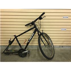 BLACK TREK MOUNTAIN BIKE, MISSING REAR WHEEL