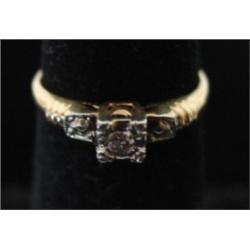 LADIES' 14K YELLOW GOLD DIAMOND RING