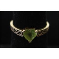 LADIES' 10K PERIDOT RING