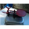 Image 2 : VINTAGE BALANCE SCALE - RED