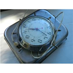 VINTAGE WALL CLOCK - SHIP WHEEL DESIGN - ELECTRIC