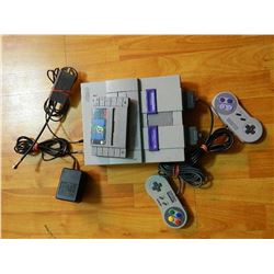 SUPER NINTENDO - INCLUDES 2 CONTROLLERS & 1 GAME (SUPER MARIO WORD) & ALL THE CORDS