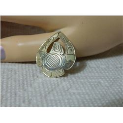ESTATE - PENDANT - RAVEN - SIGNED BY ARTIST - "D.E.M" - 2.3gm - 29mm tall