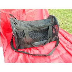 FOLDING PET CARRIER WITH SHOULDER STRAP
