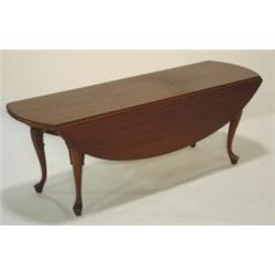QUEEN ANNE STYLE MAHOGANY COFFEE TABLE