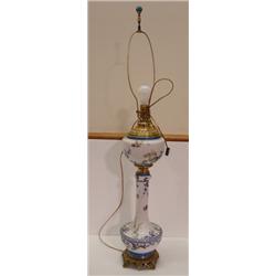 ORNATE CHINA STEMMED TABLE LAMP