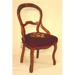 VICTORIAN WALNUT SIDE CHAIR