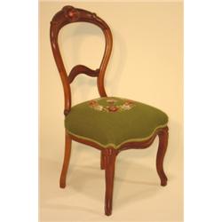 VICTORIAN WALNUT SIDE CHAIR