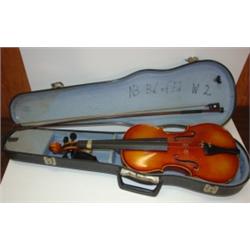 REPRODUCTION STRADIVARIUS VIOLIN W/CASE