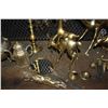 Image 2 : SHELF LOT OF BRASS ITEMS