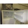 Image 2 : WHITE FRIGIDAIRE FRIDGE (B1)
