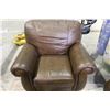 Image 2 : 3 PIECE LEATHER SOFA SET - SOFA, LOVESEAT AND CHAIR