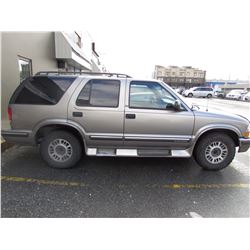 1998 CHEVROLET BLAZER 352,466 KMS (LEATHER, 4X4, CD/TAPE/RADIO PLAYER, TOW HITCH, 2 SETS OF KEYS,