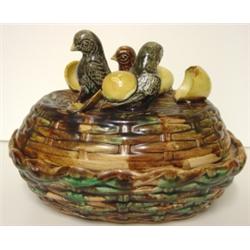 COVERED MAJOLICA SERVING DISH