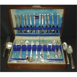 101 PCS. OF TOWLE STERLING SILVER FLATWARE W/CASE