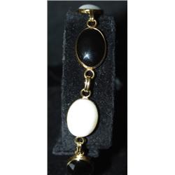 14 KT. YELLOW GOLD ONYX & PEARL BRACELET