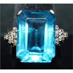 14 KT. YELLOW GOLD RING WITH TOPAZ STONE