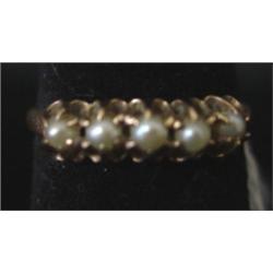 10 KT. YELLOW GOLD RING W/PEARLS
