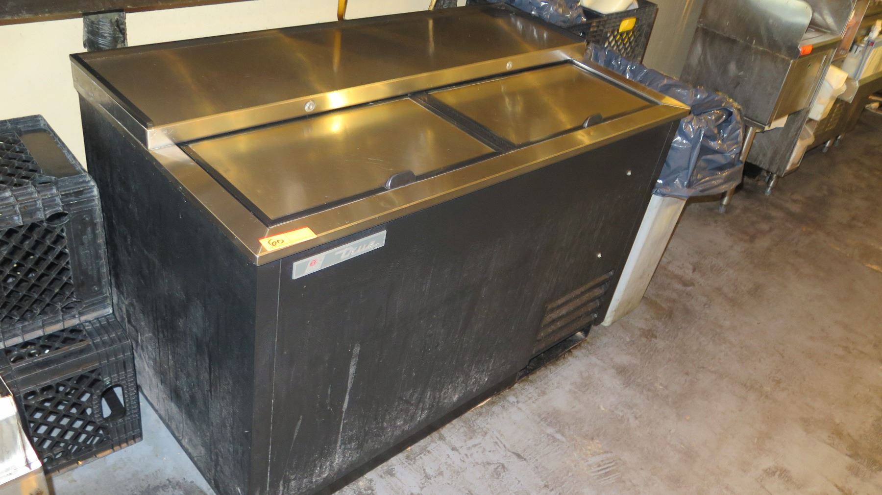 True Td 50 18 Horizontal 50 Bottle Beer Cooler Holds 396 12oz Bottles True Td 50 18 Horizontal 50 Bottle Beer Cooler Holds 396 12oz Bottles