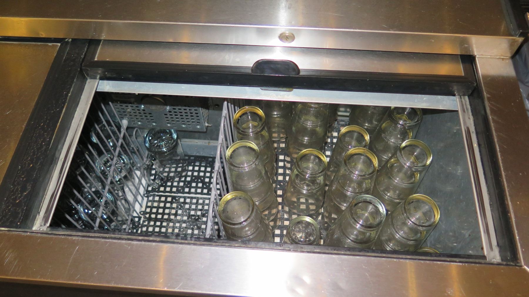 True Td 50 18 Horizontal 50 Bottle Beer Cooler Holds 396 12oz Bottles True Td 50 18 Horizontal 50 Bottle Beer Cooler Holds 396 12oz Bottles