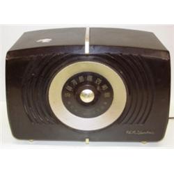 RCA VICTOR ART DECO RADIO