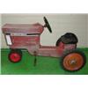 Image 1 : INTERNATIONAL PEDAL TRACTOR