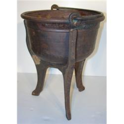PRIMITIVE POT WITH BASE
