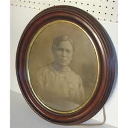 VICTORIAN WALNUT OVAL FRAME