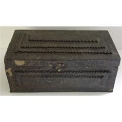PRIMITIVE TRAMP ART BOX