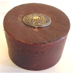 VICTORIAN COLLAR BOX