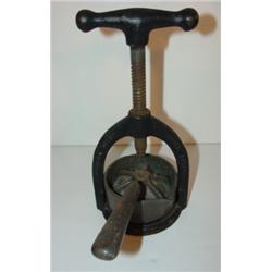 PRIMITIVE COLUMBIA MEAT/JUICE PRESS