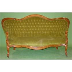 VICTORIAN WALNUT SOFA