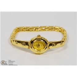GOLD TONE LADIES WATCH WITH METAL BAND.