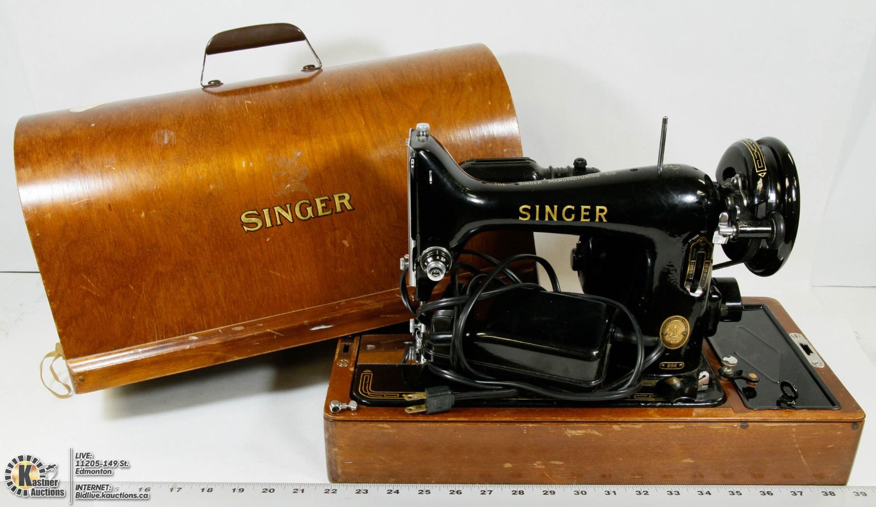 ANTIQUE SINGER SEWING MACHINE IN HARD CASE ANTIQUE SINGER SEWING MACHINE IN HARD CASE