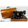 Image 1 : ANTIQUE SINGER SEWING MACHINE IN HARD CASE