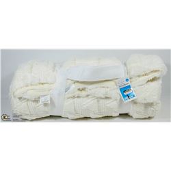 ROOM ESSENTIALS TWIN SIZE FUZZY THROW BLANKET W/