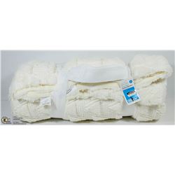 ROOM ESSENTIALS TWIN SIZE FUZZY THROW BLANKET W/