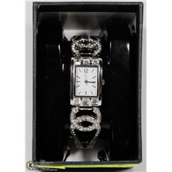SOLID BAND SILVER TONE FASHION  WATCH WITH
