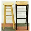 Image 1 : 2 BAR STOOLS INCL WICKER TOP AND SOLID WOOD ONE