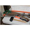 Image 2 : BOX OF HAMMERS AND HANDSAWS