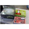 Image 2 : PUNCH BOWL SET HUMMING BIRD FEEDER AND TOOL SET AND JUICER