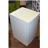 Image 2 : WHITE GOLDSTAR BAR FRIDGE