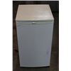 Image 1 : WHITE GOLDSTAR BAR FRIDGE