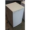 Image 2 : WHITE GOLDSTAR BAR FRIDGE