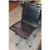 Image 1 : ROLLING BLACK MODERN GAS LIFT OFFICE CHAIR