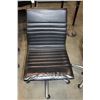 Image 1 : ROLLING BLACK MODERN GAS LIFT OFFICE CHAIR