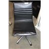 Image 2 : ROLLING BLACK MODERN GAS LIFT OFFICE CHAIR