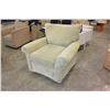 Image 2 : GREEN ROLLED ARM CHAIR